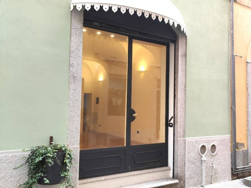negozio in affitto a Varese in zona Biumo