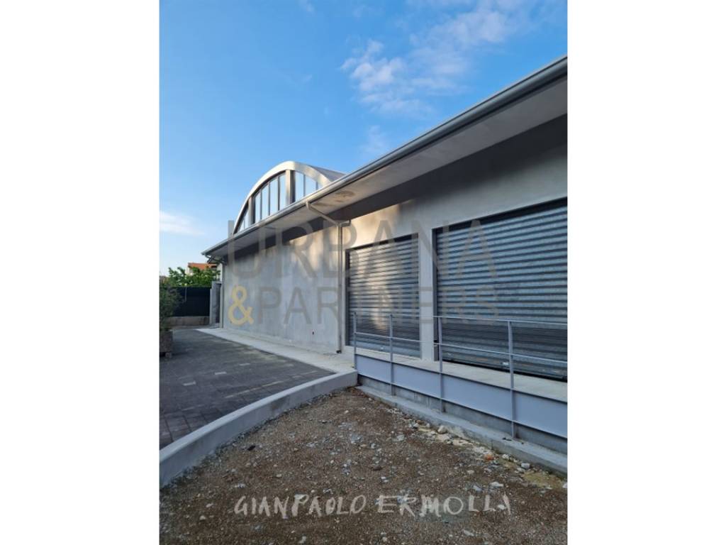 negozio in affitto a Varese in zona Viale Europa