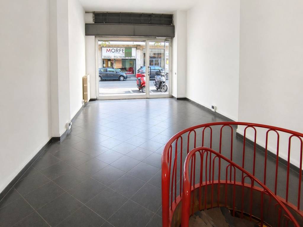 negozio in affitto a Varese in zona Biumo