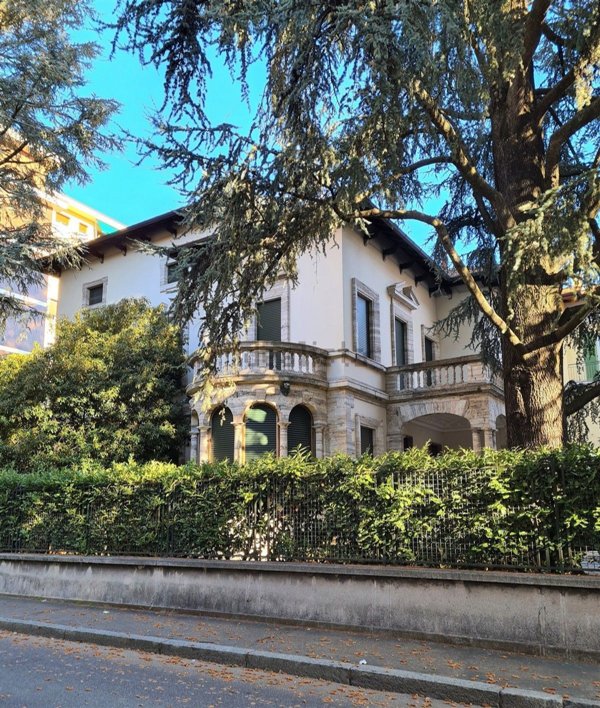 appartamento in affitto a Varese in zona Centro Città