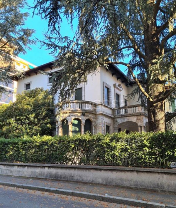 appartamento in affitto a Varese in zona Centro Città