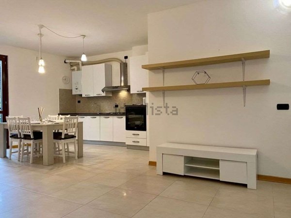 appartamento in affitto a Varese in zona Casbeno