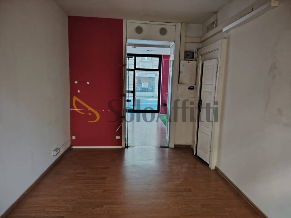 negozio in affitto a Varese in zona Biumo