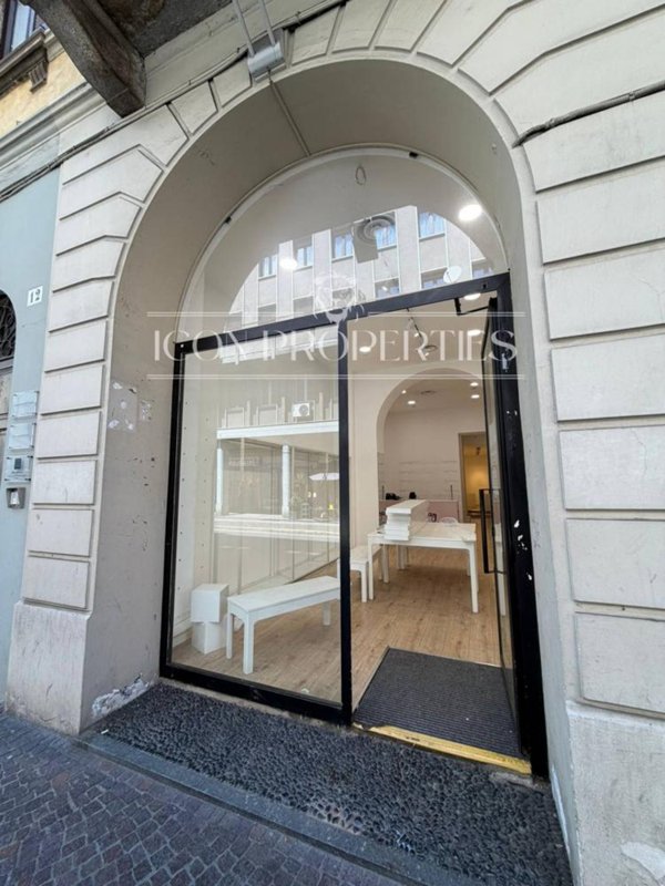 negozio in affitto a Varese in zona Centro Città