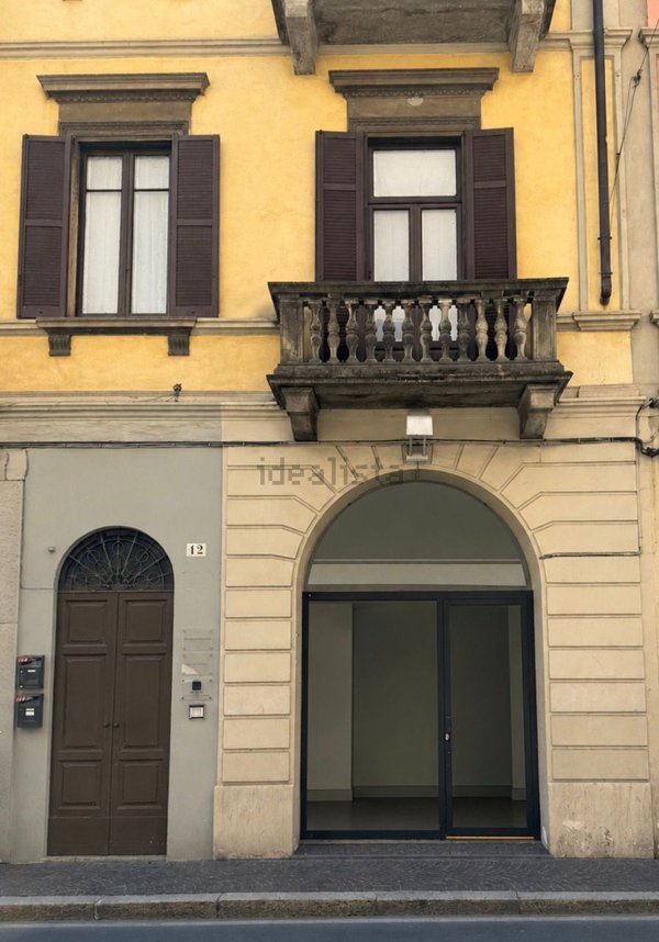 negozio in affitto a Varese in zona Centro Città