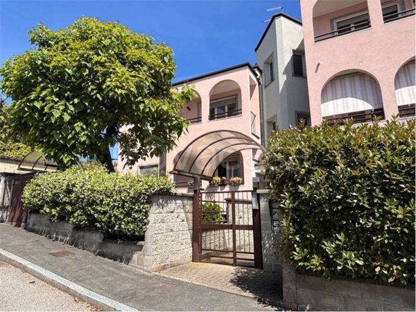 appartamento in affitto a Varese in zona Bobbiate
