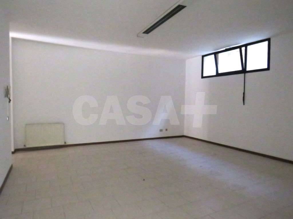 ufficio in affitto a Varese in zona Brunella