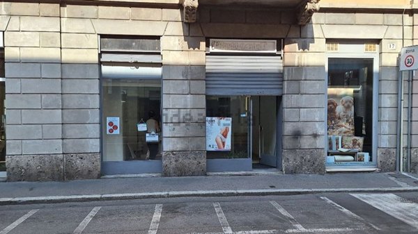 negozio in affitto a Varese in zona Centro Città