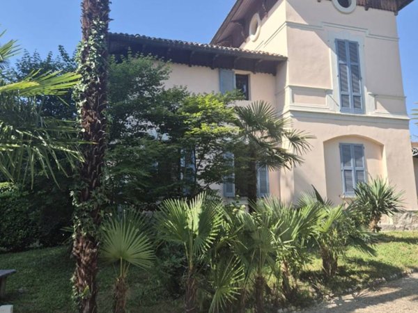 appartamento in affitto a Varese in zona Brunella