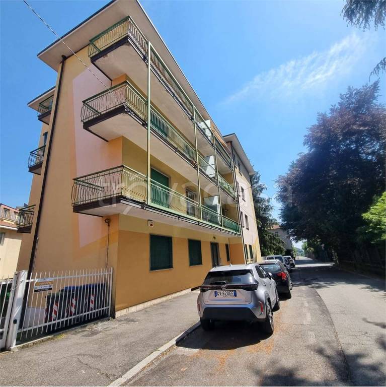 appartamento in affitto a Varese in zona Bosto