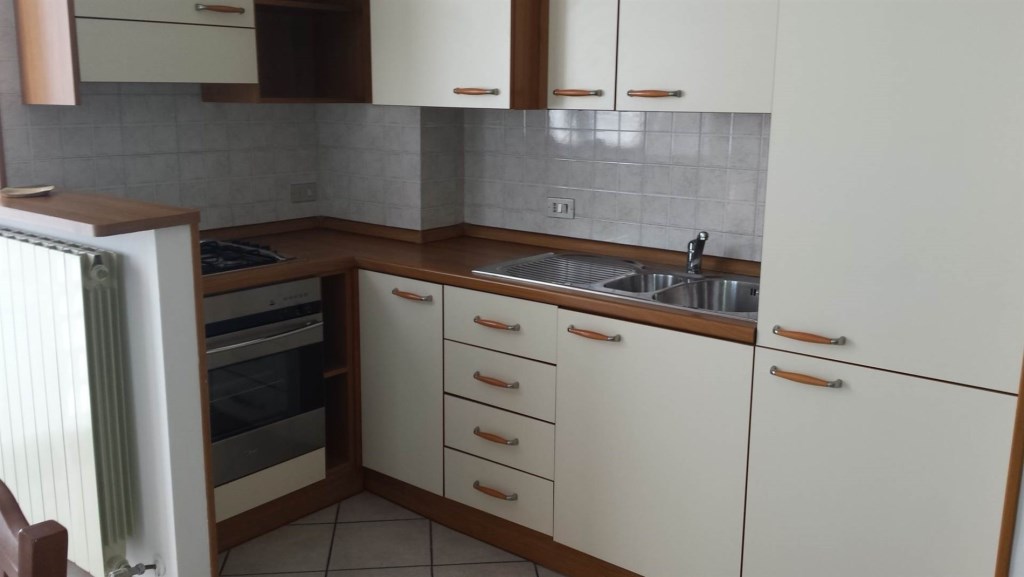appartamento in affitto a Varese in zona Viale Aguggiari