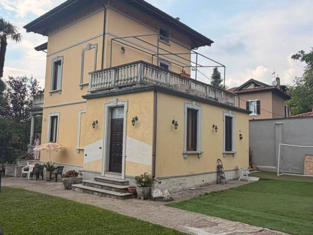 appartamento in affitto a Varese in zona Brunella