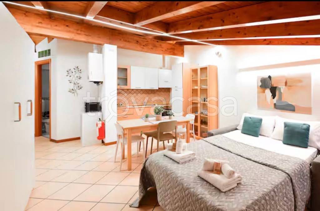 appartamento in affitto a Varese in zona Brunella