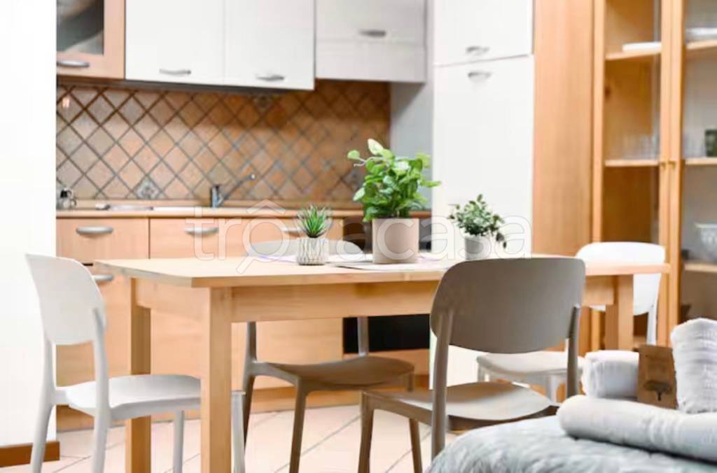 appartamento in affitto a Varese in zona Brunella