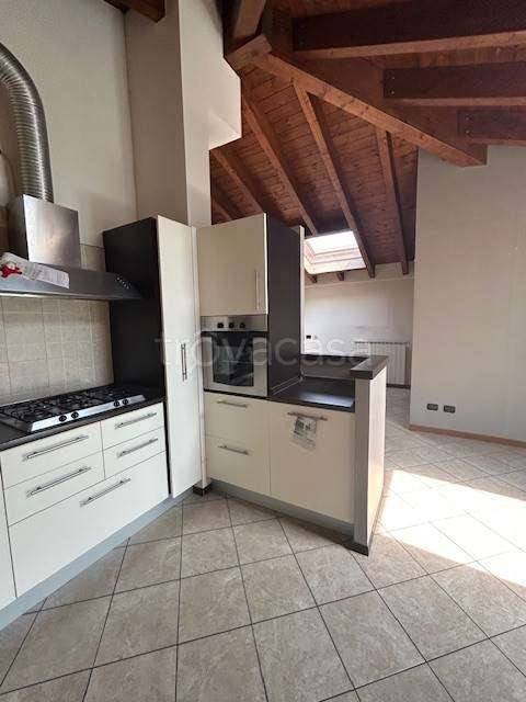 appartamento in affitto a Varese in zona Viale Aguggiari