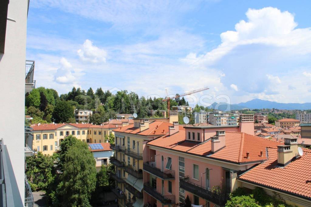 appartamento in affitto a Varese in zona Centro Città