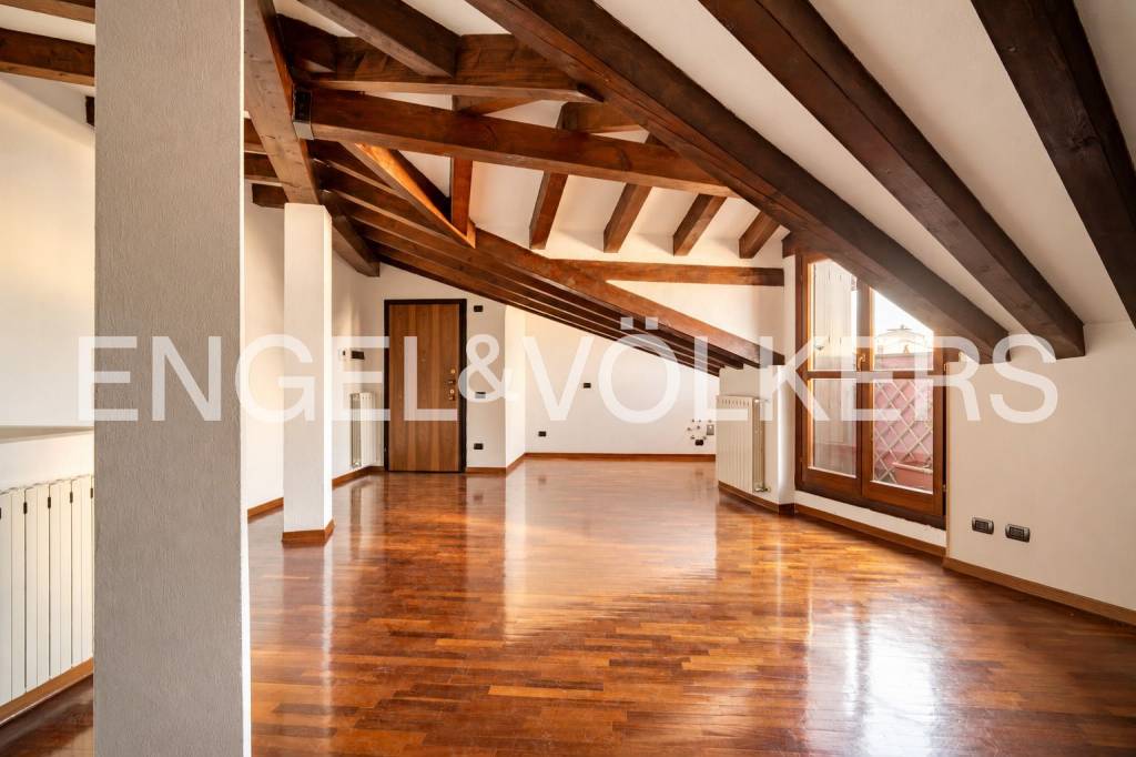 appartamento in affitto a Varese in zona Centro Città