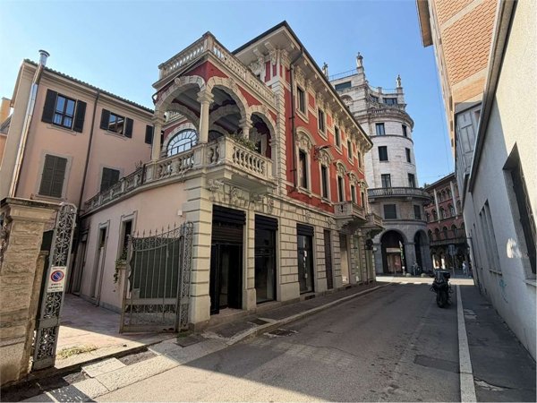locale commerciale in affitto a Varese in zona Centro Città