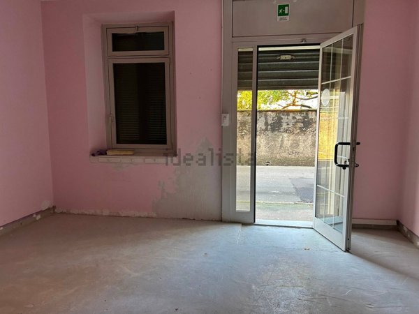 negozio in affitto a Vedano Olona