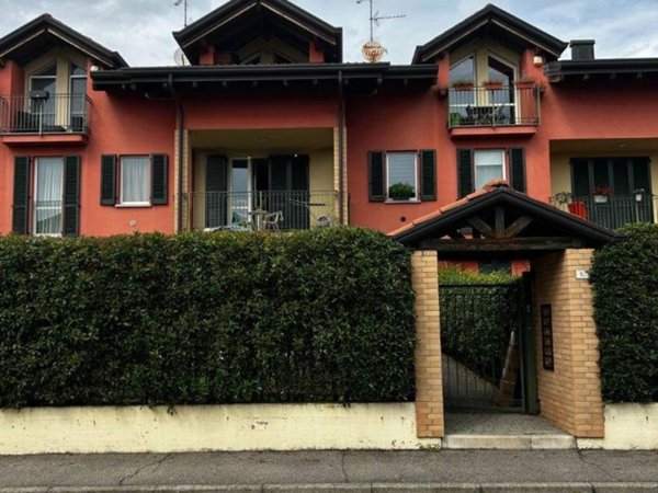 appartamento in affitto a Vedano Olona in zona Fontanelle