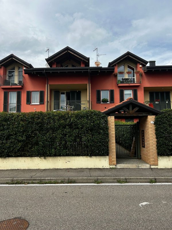 appartamento in affitto a Vedano Olona in zona Fontanelle