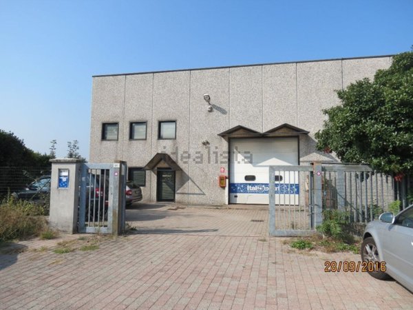 capannone in affitto a Venegono Inferiore
