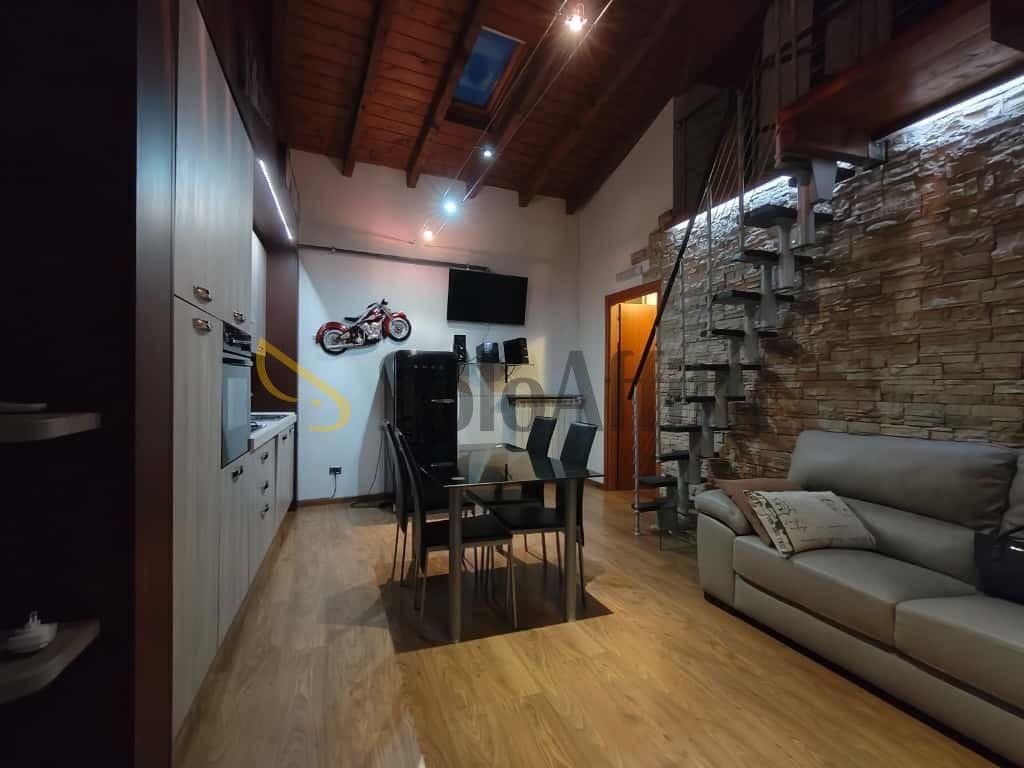 appartamento in affitto a Vergiate in zona Sesona