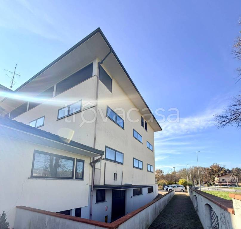 locale commerciale in affitto a Vergiate