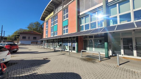 negozio in affitto a Vergiate