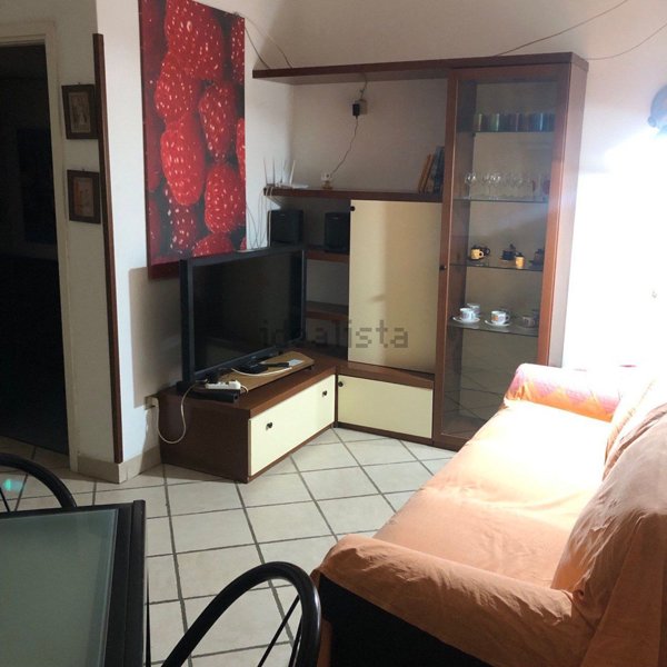 appartamento in affitto a Vergiate in zona Corgeno