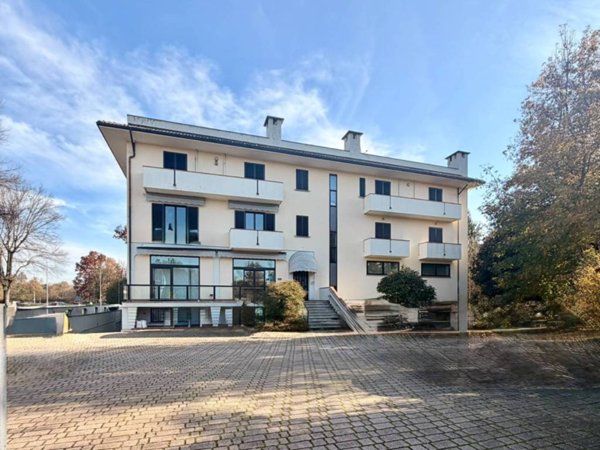 locale commerciale in affitto a Vergiate