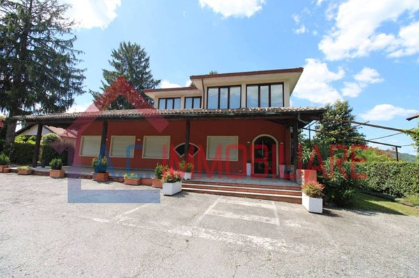 negozio in affitto a Vergiate in zona Corgeno