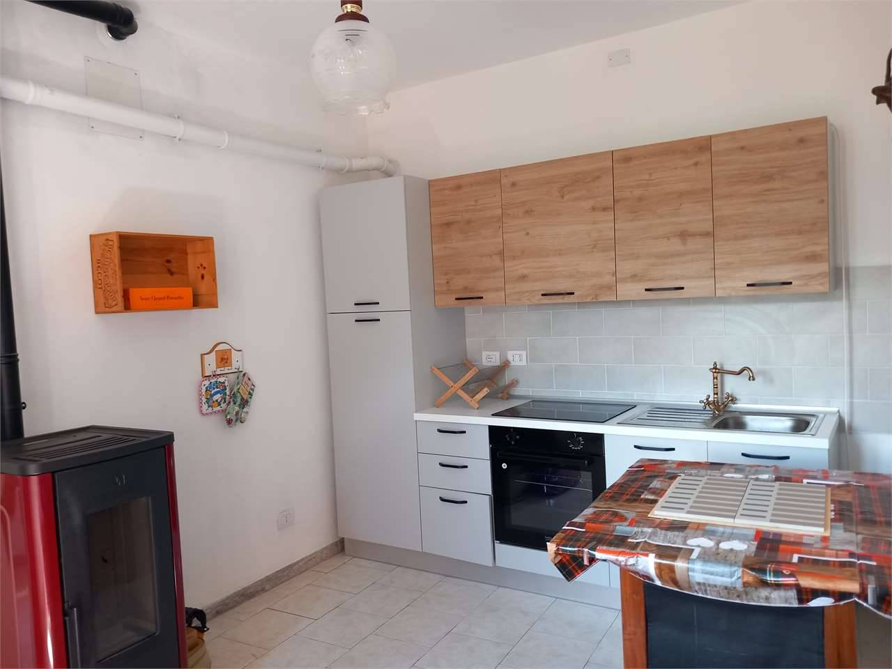 casa indipendente in affitto a Maccagno con Pino e Veddasca in zona Garabiolo