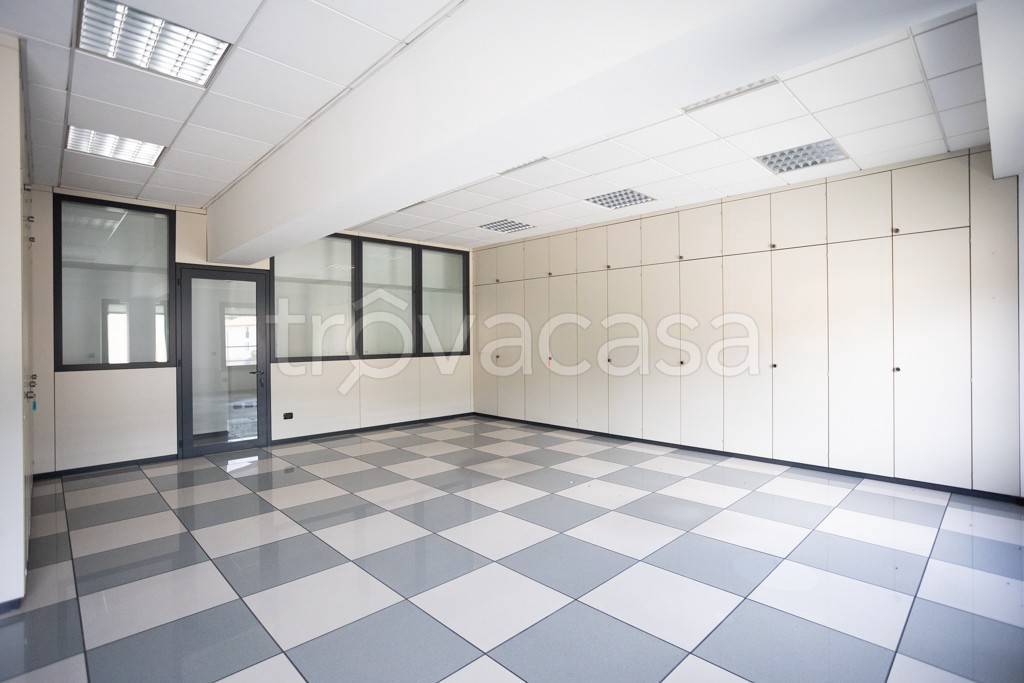 locale di sgombero in affitto ad Albavilla