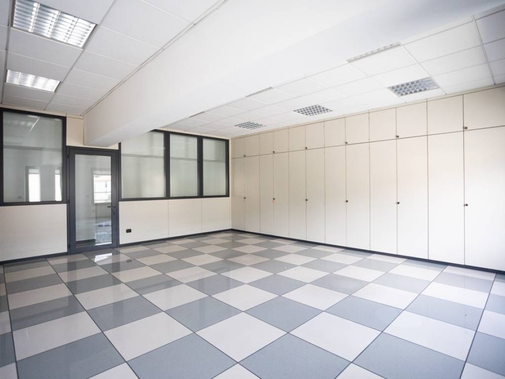 locale di sgombero in affitto ad Albavilla