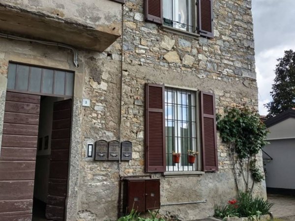 ufficio in affitto ad Albavilla in zona Saruggia