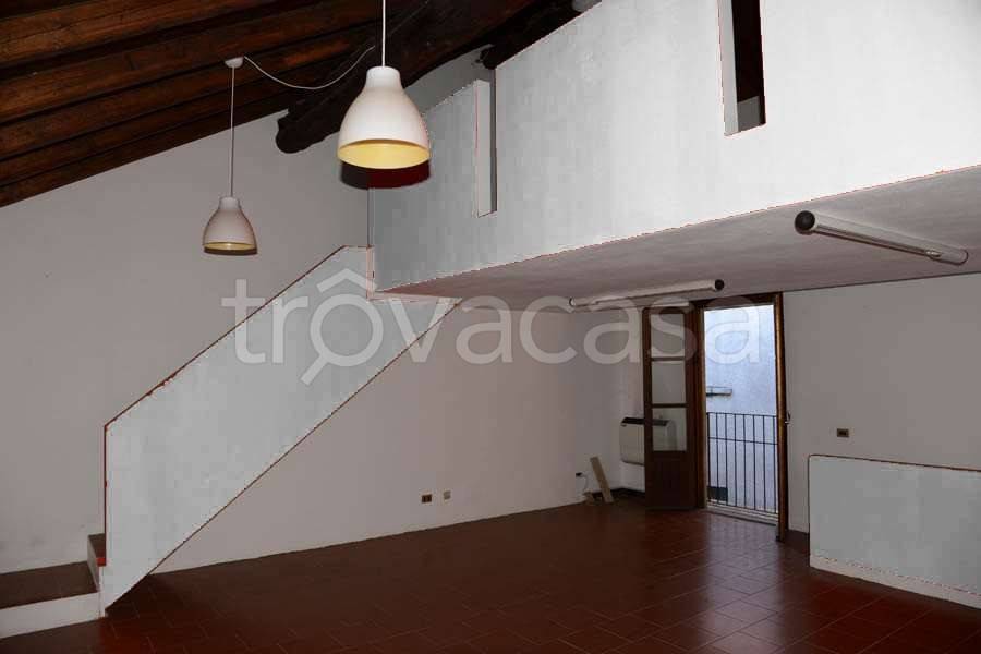 appartamento in affitto ad Albavilla