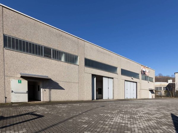 locale commerciale in affitto ad Albese con Cassano