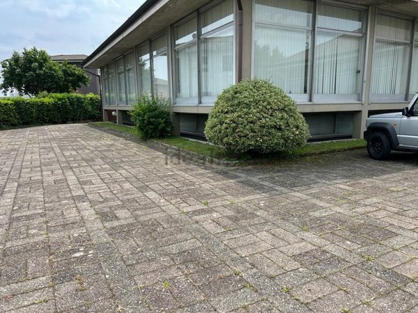 locale di sgombero in affitto ad Albese con Cassano