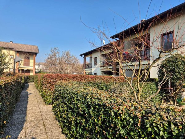 appartamento in affitto ad Alzate Brianza