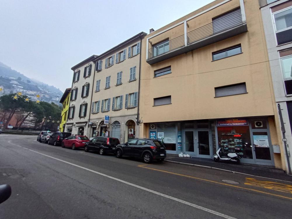 negozio in affitto ad Alzate Brianza