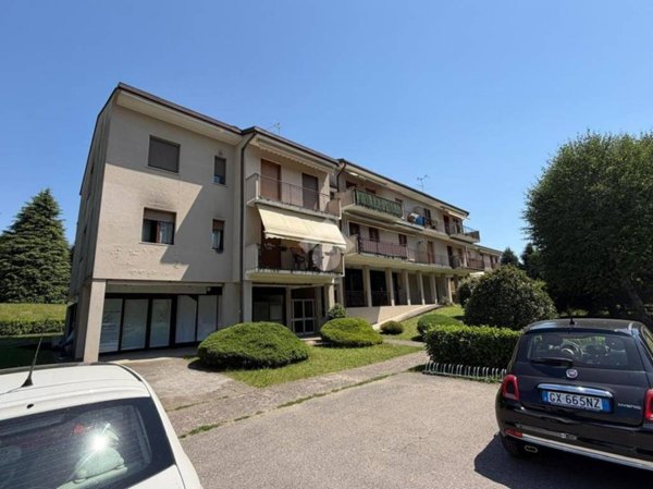 loft in affitto ad Alzate Brianza in zona Fabbrica Durini