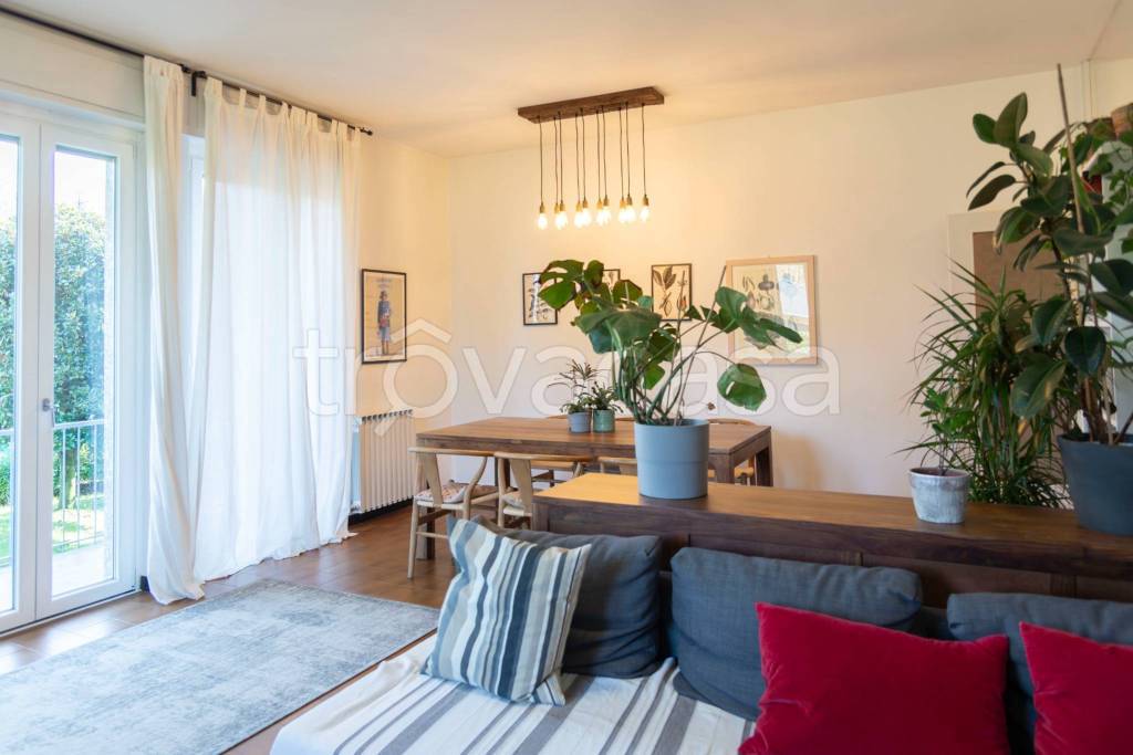 casa indipendente in affitto ad Appiano Gentile