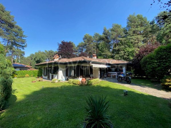 casa indipendente in affitto ad Appiano Gentile