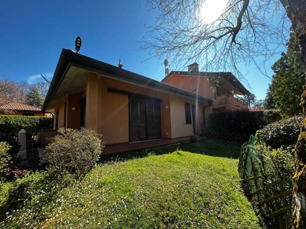 casa indipendente in affitto ad Appiano Gentile
