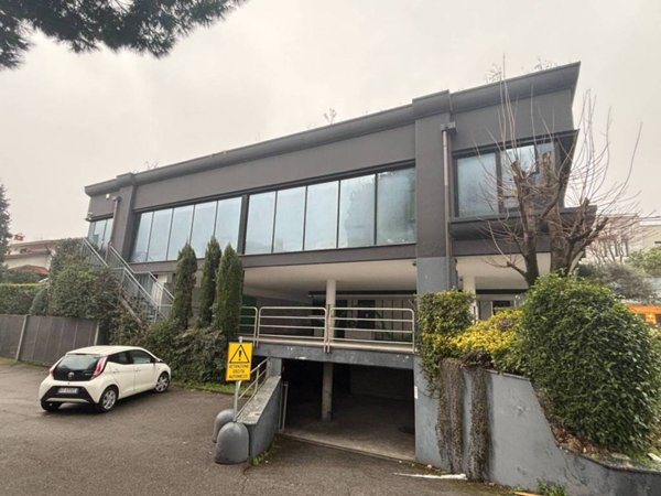 negozio in affitto ad Arosio