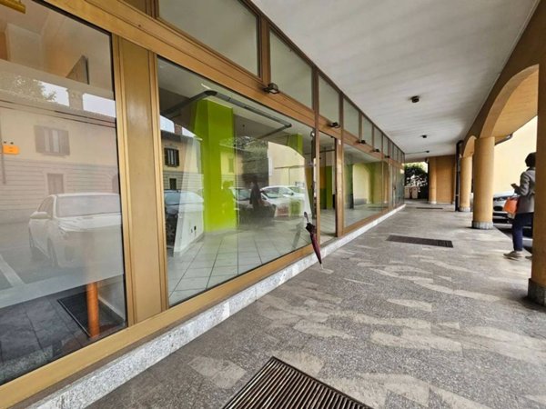 negozio in affitto ad Arosio