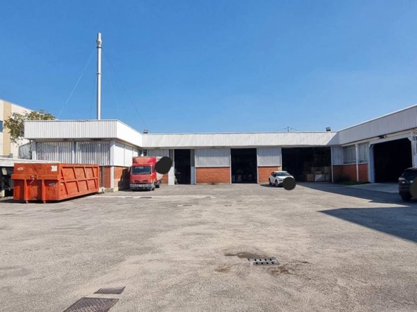 locale commerciale in affitto ad Arosio