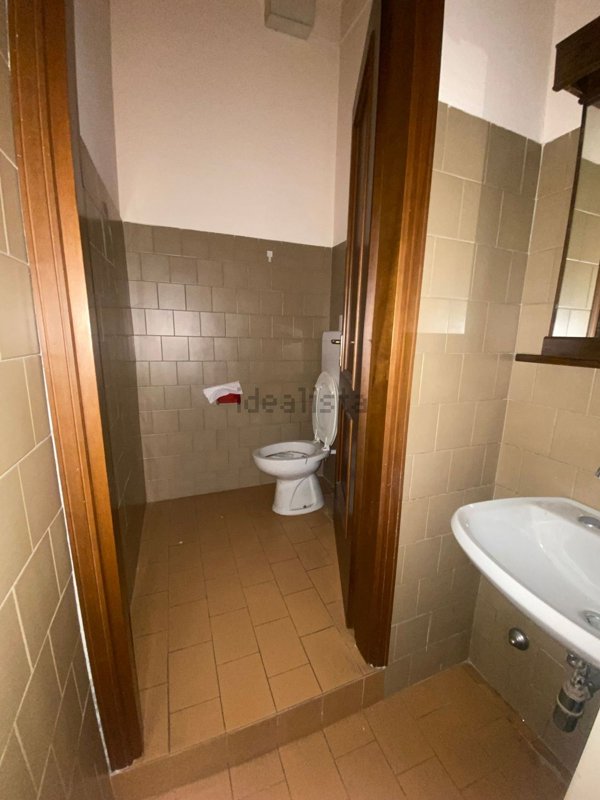 negozio in affitto ad Arosio