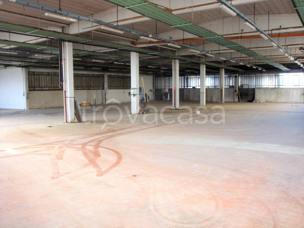 locale commerciale in affitto ad Arosio